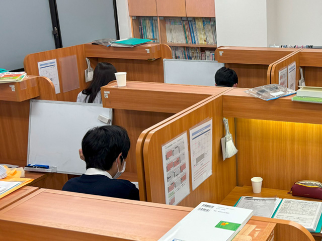 勉強中の教室の様子