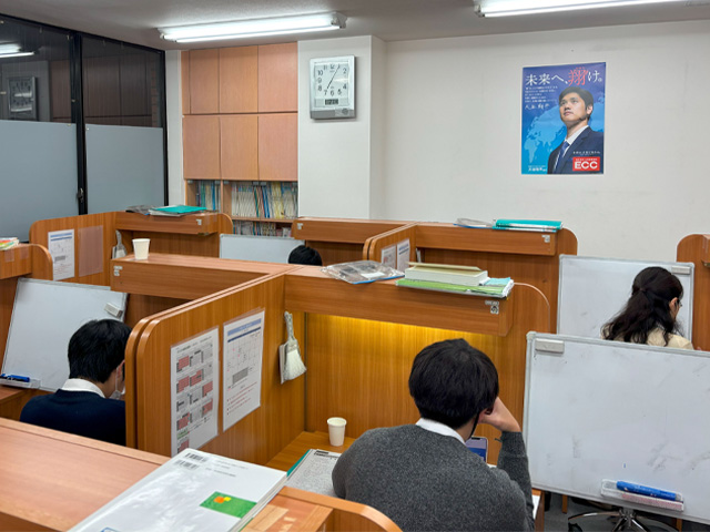 勉強中の教室の様子