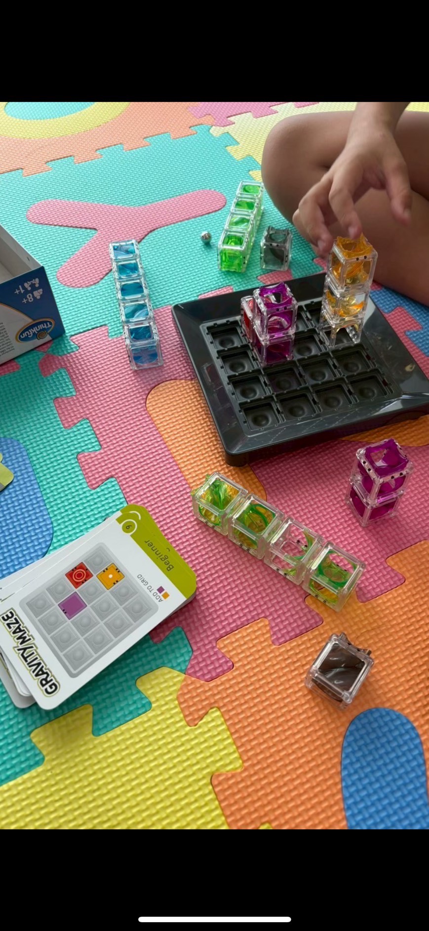 教材を使って楽しく学習する子どもたちの様子