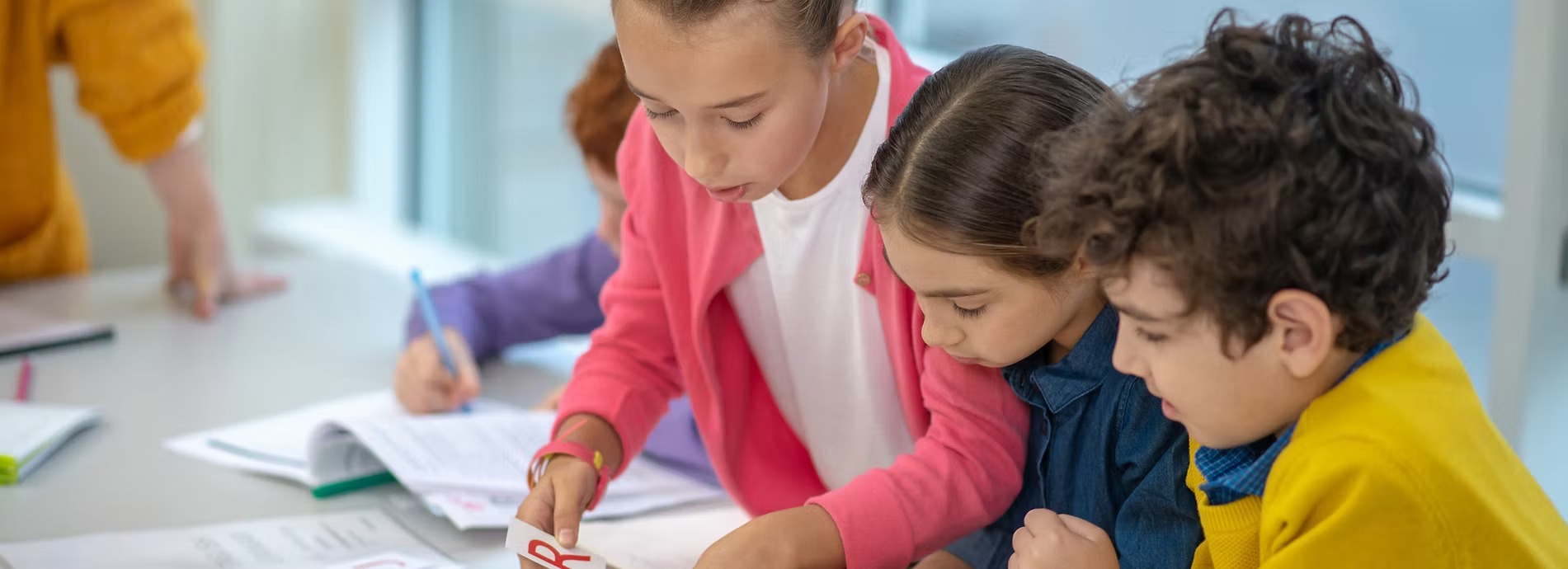 学習するこどもたち